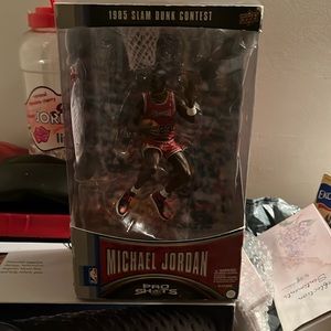 Collector items pro shot Michael Jordan slammed the contest figurine with Card